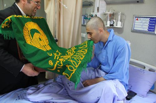 گزارش تصویری عیادت خادمین حرم مطهر رضوی از بیماران بیمارستان های اراک