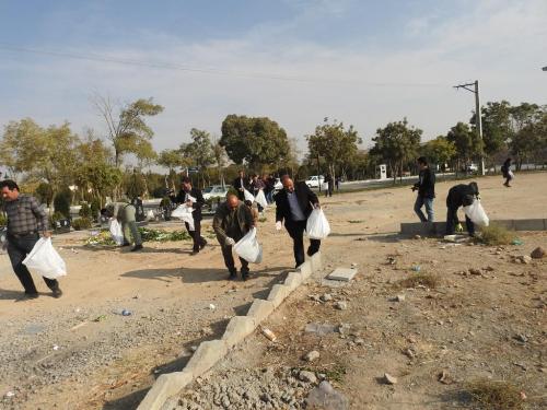 پاکسازی و غبار روبی مقبره شهدای آرامستان شهر اراک