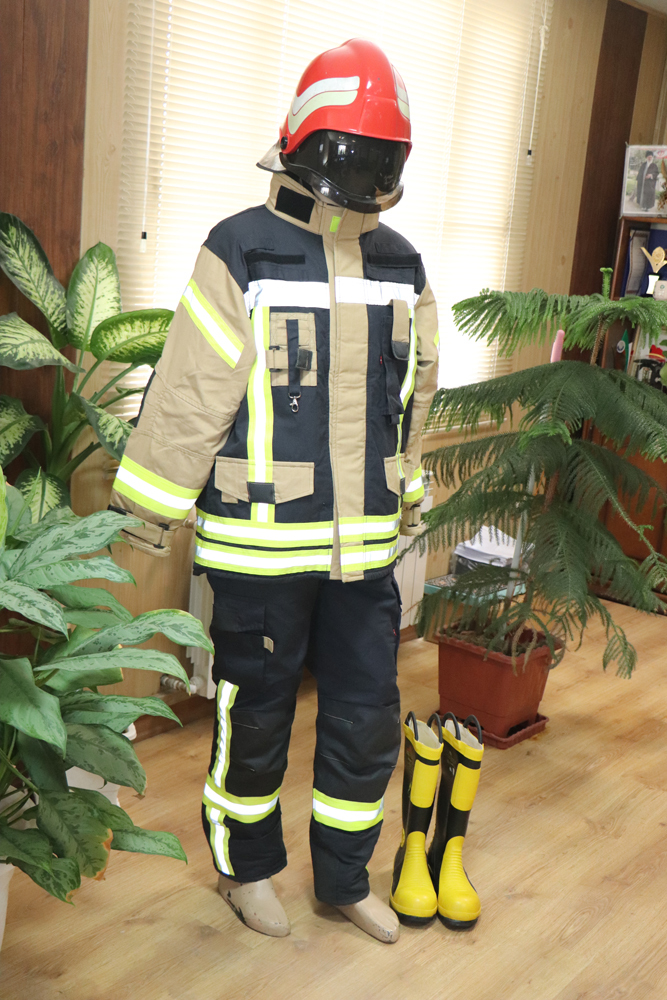 تهیه تجهیزات حفاظت فردی برای آتش‌نشانان اراکی