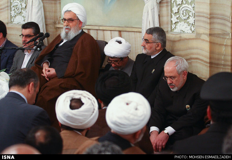 امضای ظریف در محضر برادران امام رضا (ع)