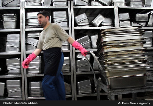 گزارش تصویری/ طبخ افطار در آشپزخانه رضوی گزارش تصویری/ طبخ افطار در آشپزخانه رضوی