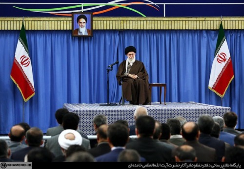 برقراری ارتباط میان صنعت و دانشگاه از راههای ایجاد اشتغال است برقراری ارتباط میان صنعت و دانشگاه از راههای ایجاد اشتغال است