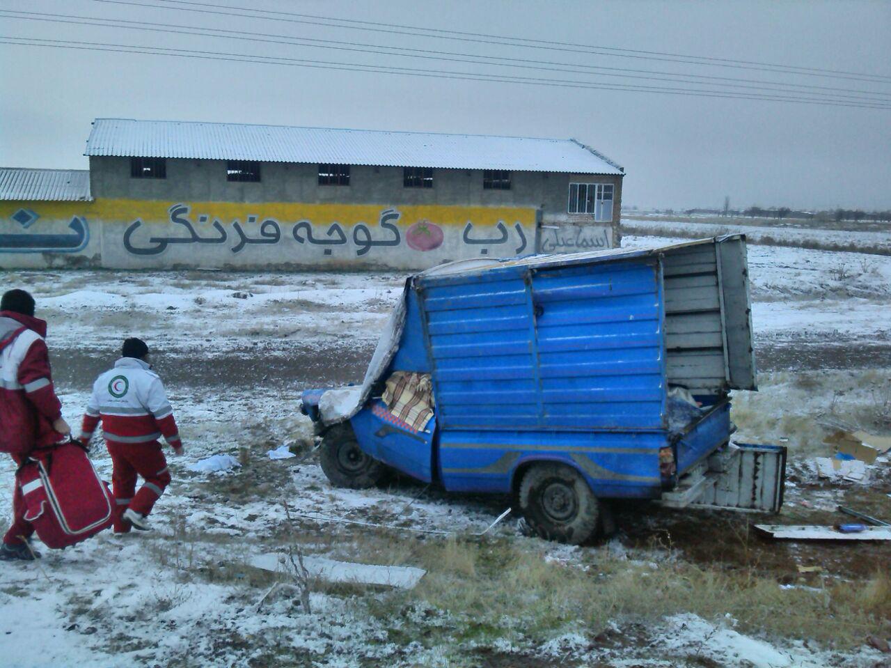 3 واژگونی و 2 تصادف زنجیره ای در محور قوچان به مشهد + عکس