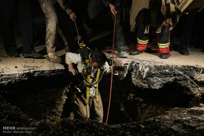 نقش آتش‌نشان‌ها در این تصاویر چیست؟ +عکس