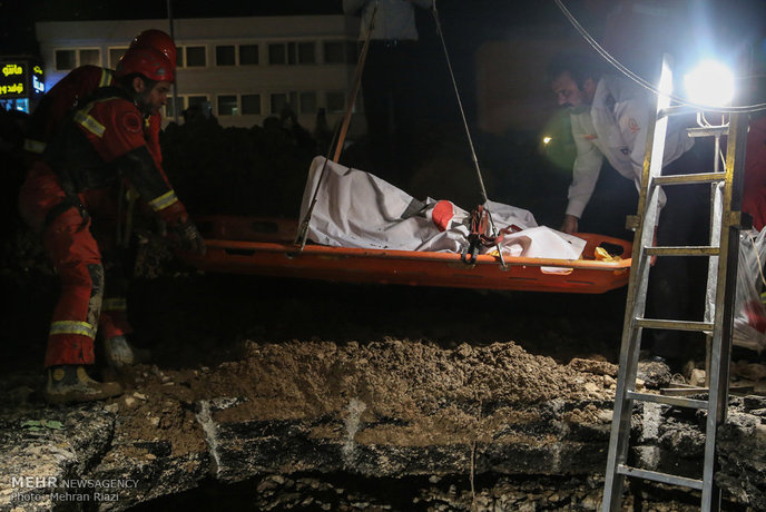 نقش آتش‌نشان‌ها در این تصاویر چیست؟ +عکس