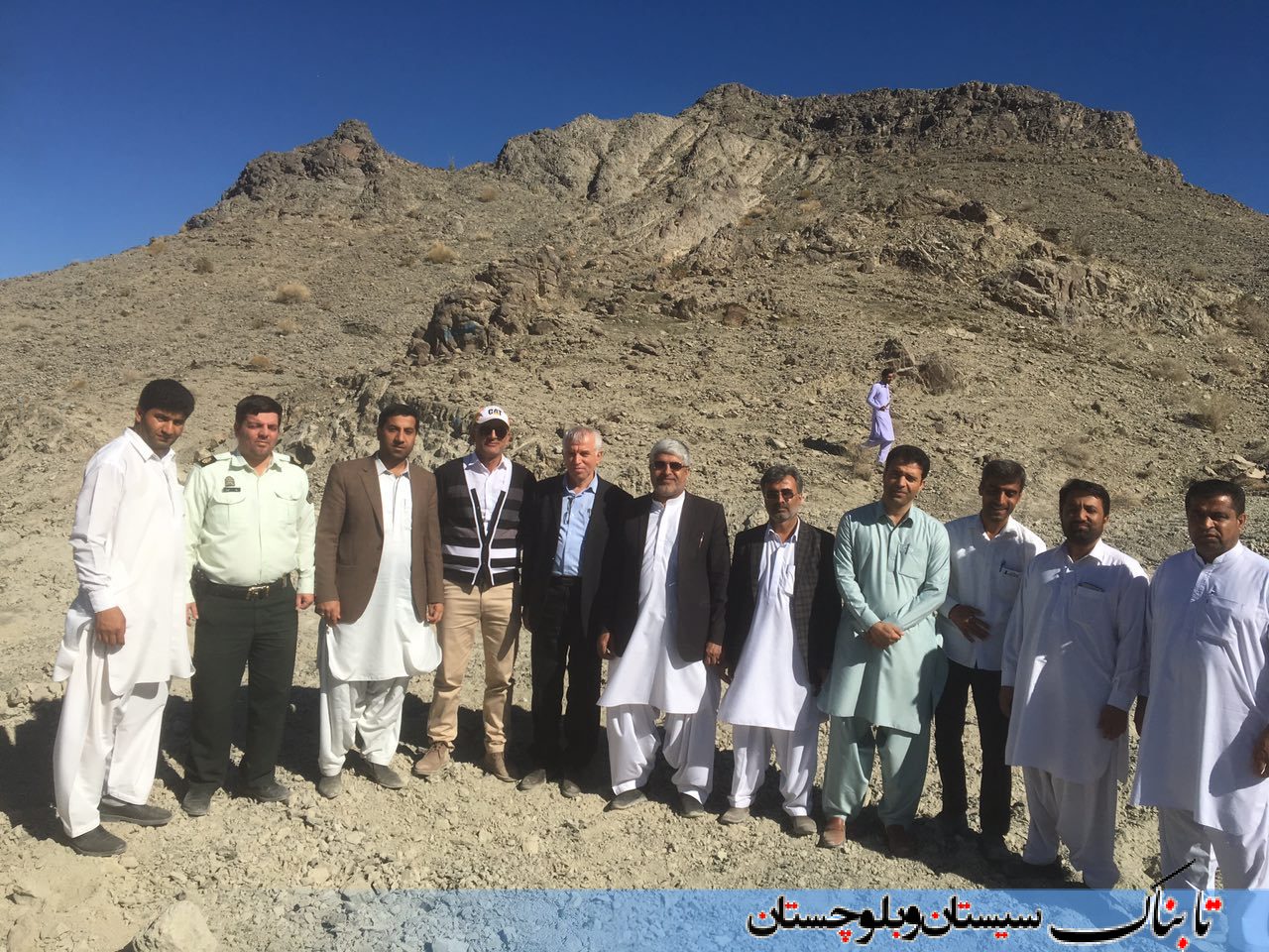 گزارش تصویری: بازدید فرماندار سرباز از خط لوله گاز در حال احداث ایرانشهر به چابهار گزارش تصویری: بازدید فرماندار سرباز از خط لوله گاز در حال احداث ایرانشهر به چابهار