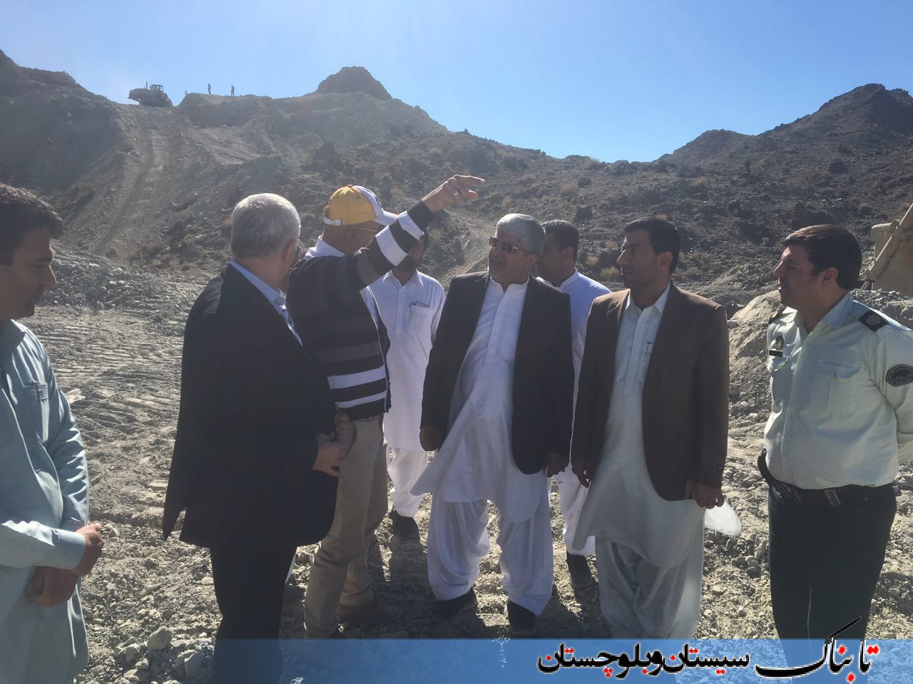 گزارش تصویری: بازدید فرماندار سرباز از خط لوله گاز در حال احداث ایرانشهر به چابهار گزارش تصویری: بازدید فرماندار سرباز از خط لوله گاز در حال احداث ایرانشهر به چابهار