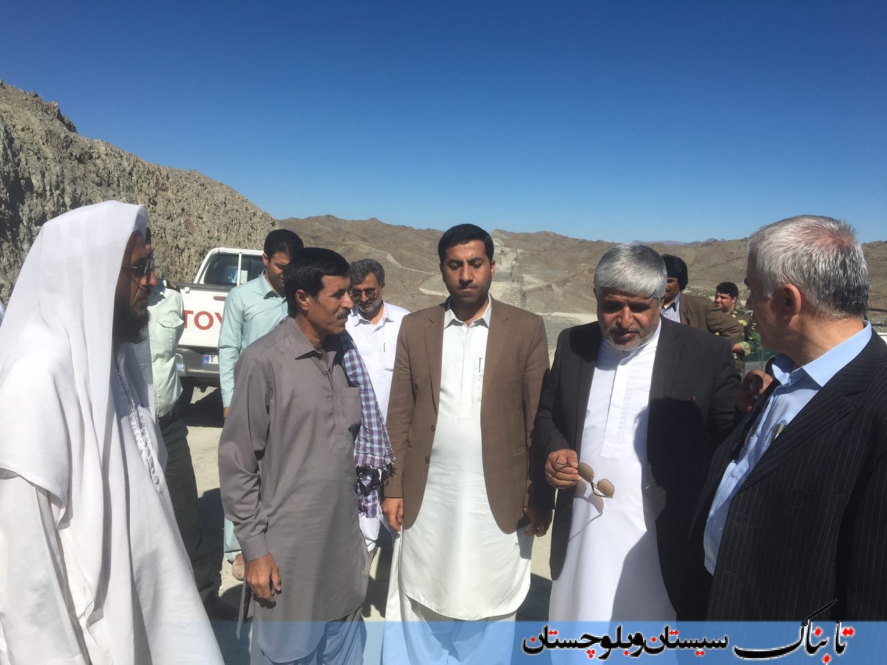 گزارش تصویری: بازدید فرماندار سرباز از خط لوله گاز در حال احداث ایرانشهر به چابهار گزارش تصویری: بازدید فرماندار سرباز از خط لوله گاز در حال احداث ایرانشهر به چابهار