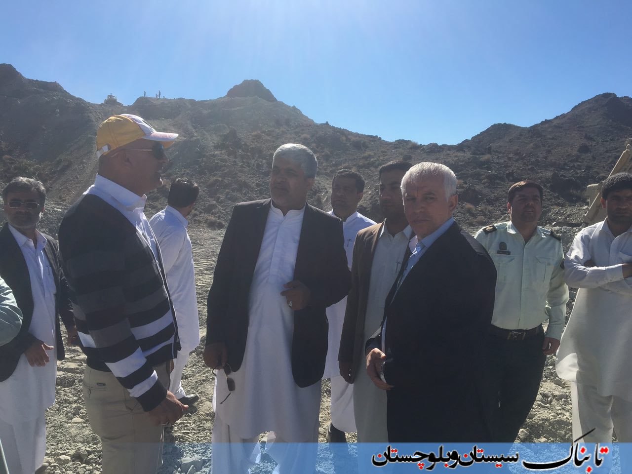 گزارش تصویری: بازدید فرماندار سرباز از خط لوله گاز در حال احداث ایرانشهر به چابهار گزارش تصویری: بازدید فرماندار سرباز از خط لوله گاز در حال احداث ایرانشهر به چابهار