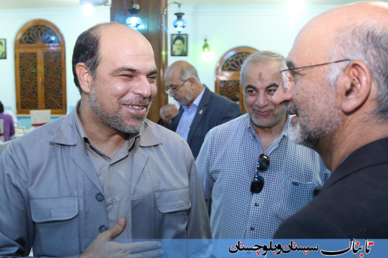 مددجویان کمیته امداد در کنار مدیران شهری/ سفره ای به رنگ وحدت و همدلی+ گزارش تصویری