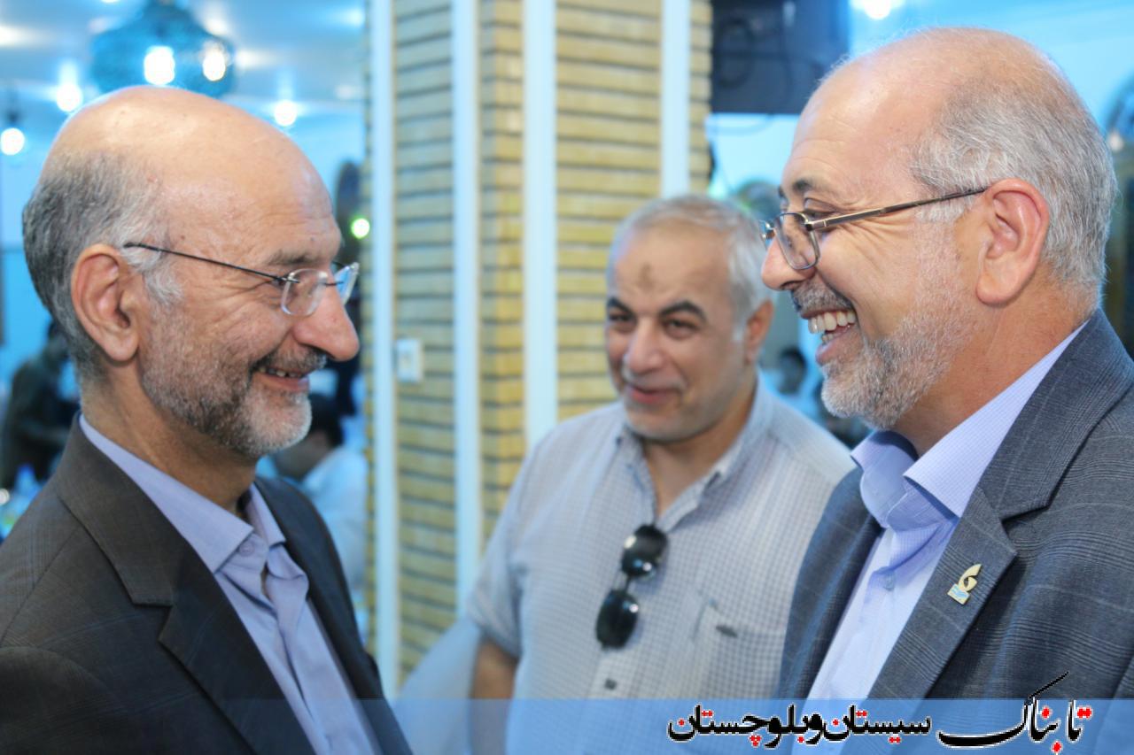 مددجویان کمیته امداد در کنار مدیران شهری/ سفره ای به رنگ وحدت و همدلی+ گزارش تصویری