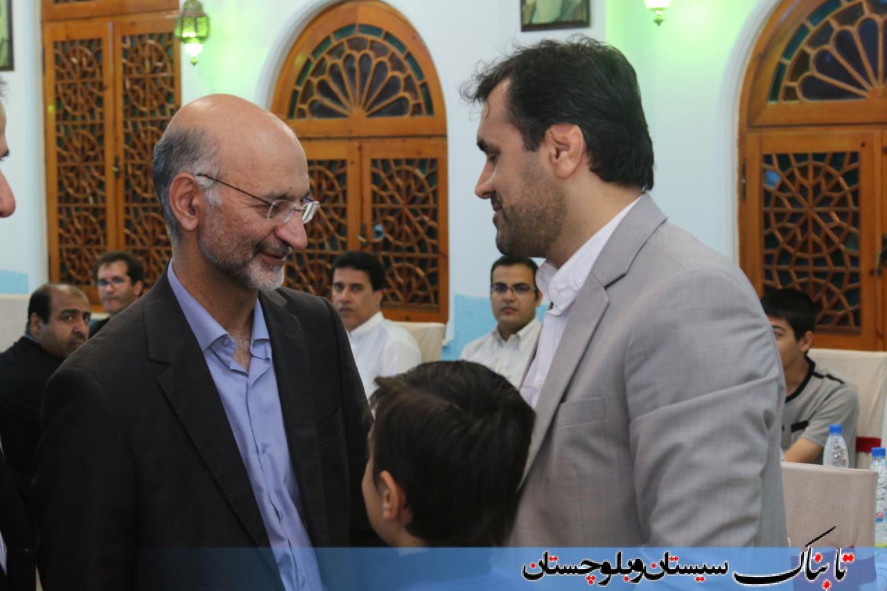 مددجویان کمیته امداد در کنار مدیران شهری/ سفره ای به رنگ وحدت و همدلی+ گزارش تصویری