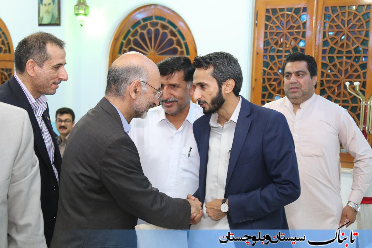 مددجویان کمیته امداد در کنار مدیران شهری/ سفره ای به رنگ وحدت و همدلی+ گزارش تصویری