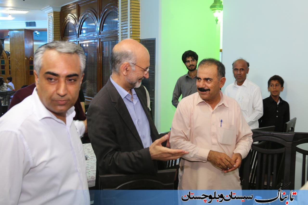 مددجویان کمیته امداد در کنار مدیران شهری/ سفره ای به رنگ وحدت و همدلی+ گزارش تصویری