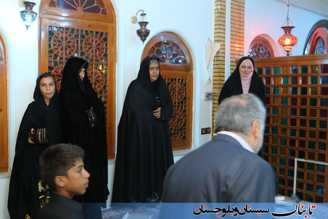 مددجویان کمیته امداد در کنار مدیران شهری/ سفره ای به رنگ وحدت و همدلی+ گزارش تصویری