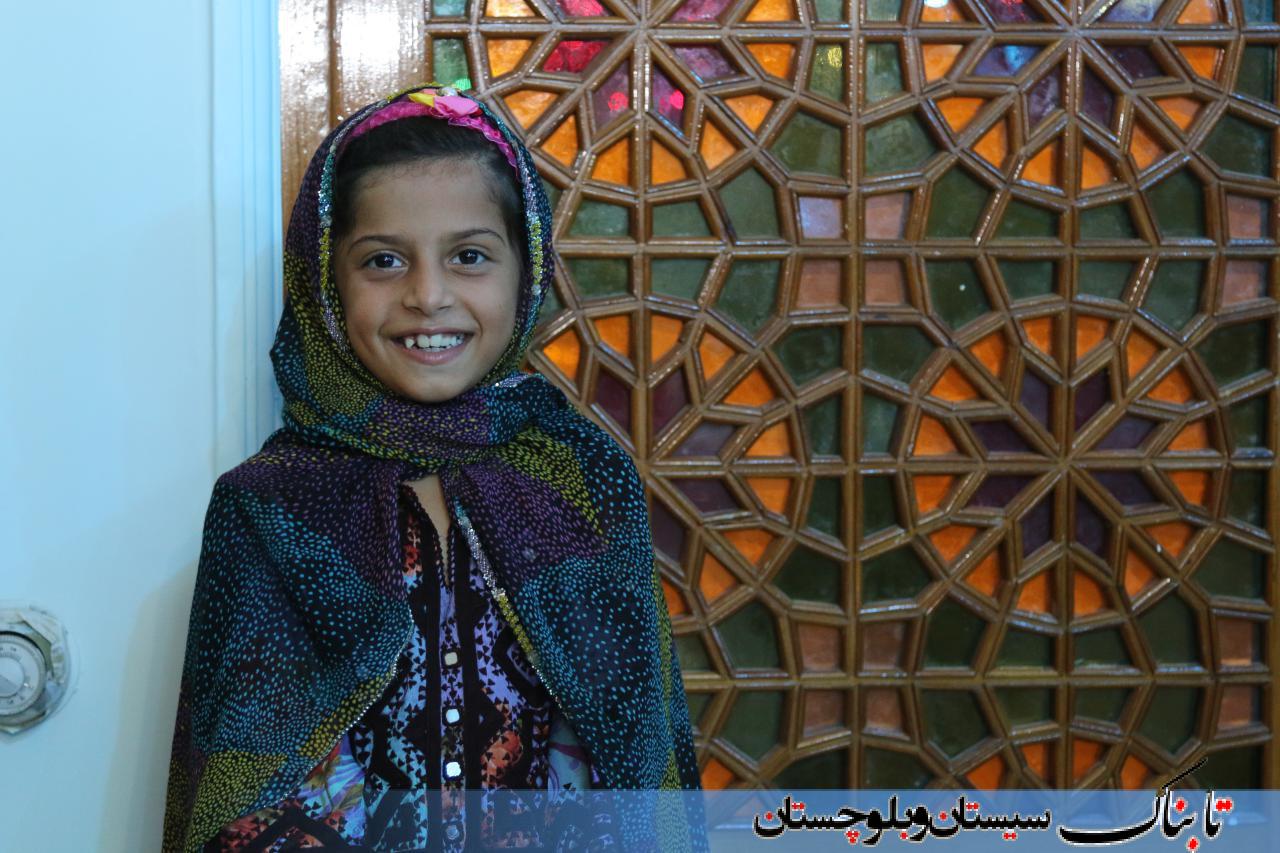 مددجویان کمیته امداد در کنار مدیران شهری/ سفره ای به رنگ وحدت و همدلی+ گزارش تصویری