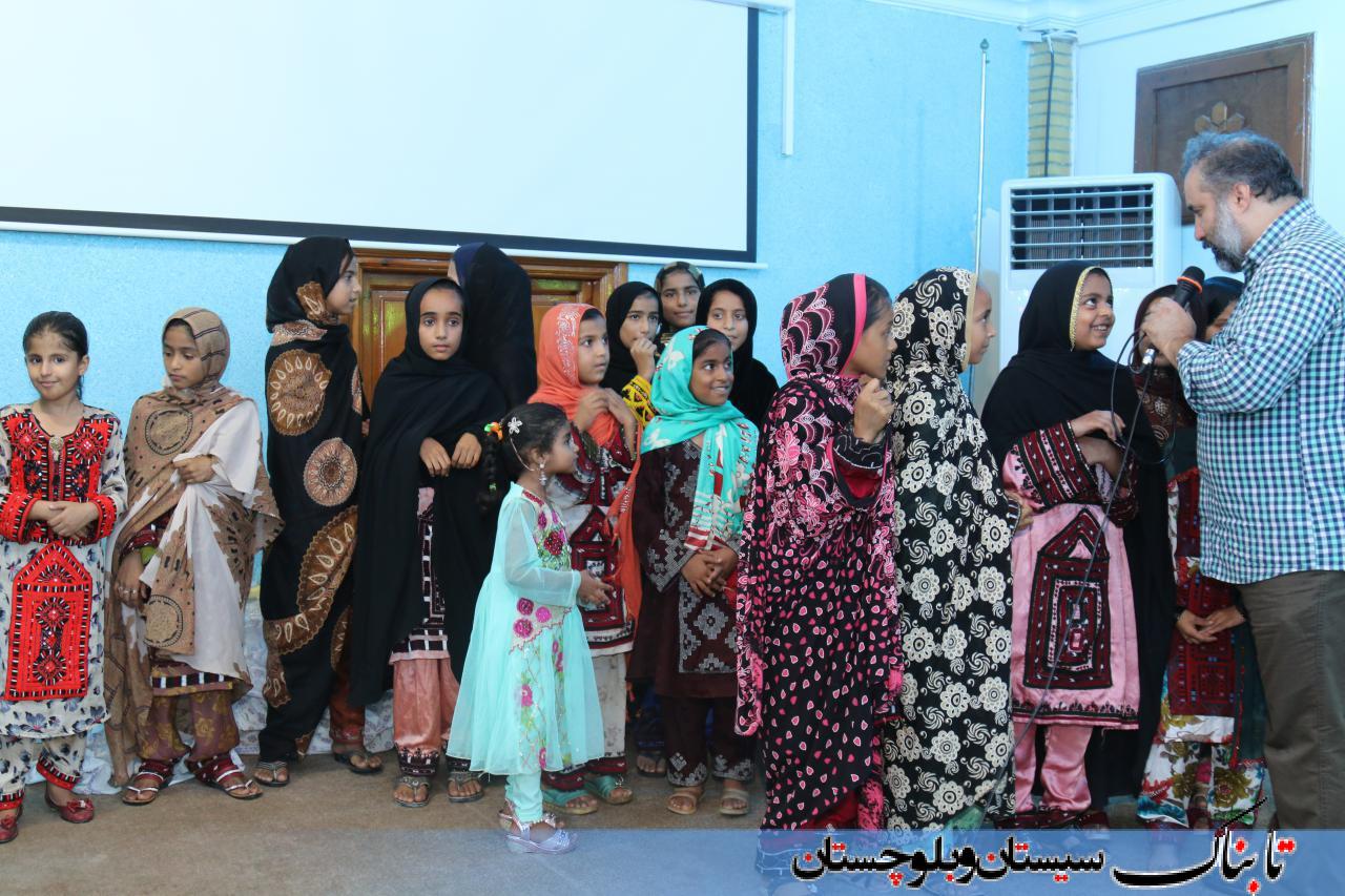 مددجویان کمیته امداد در کنار مدیران شهری/ سفره ای به رنگ وحدت و همدلی+ گزارش تصویری