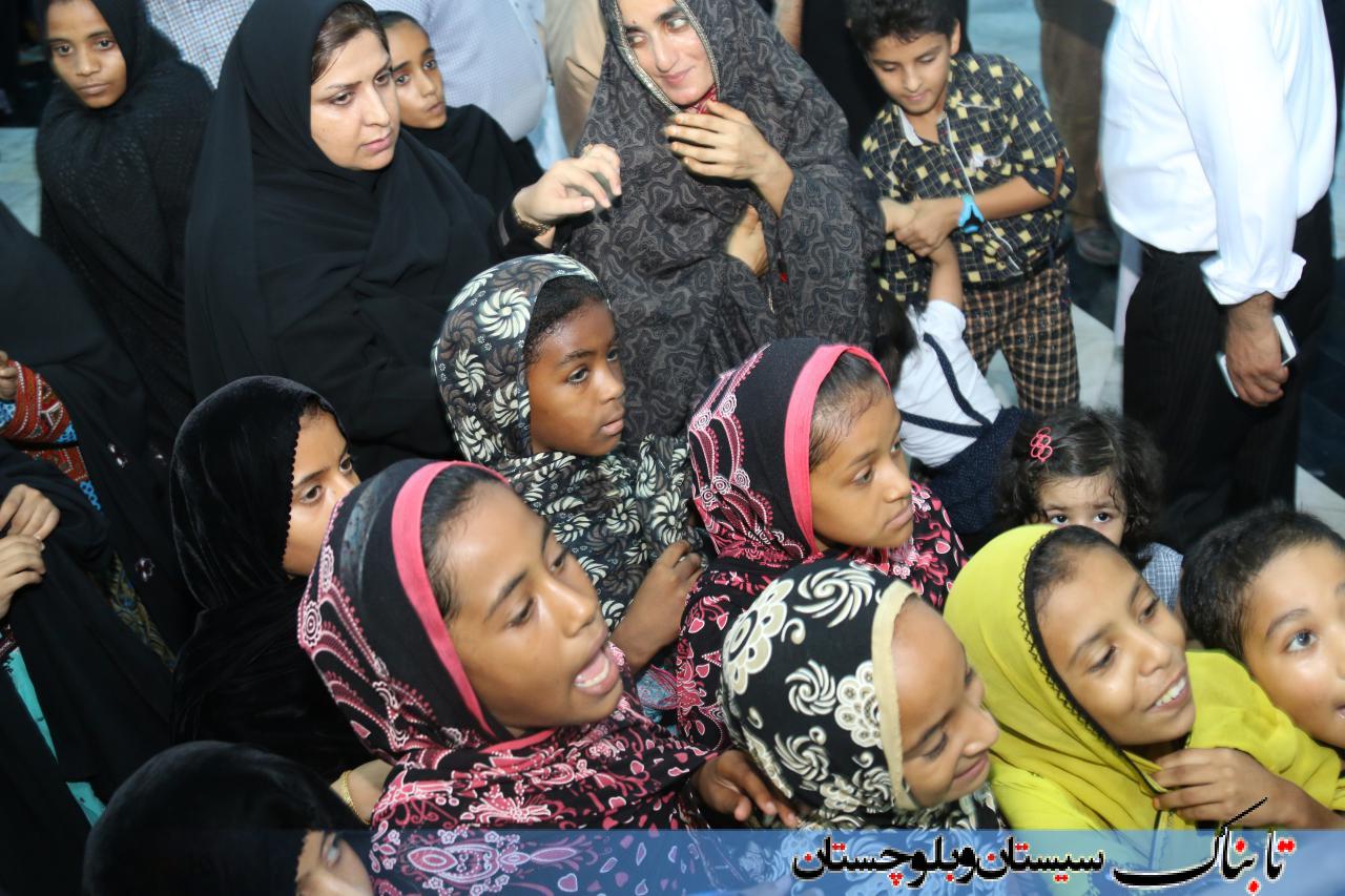 مددجویان کمیته امداد چابهار در کنار مدیران شهری/ سفره ای به رنگ وحدت و همدلی+ گزارش تصویری