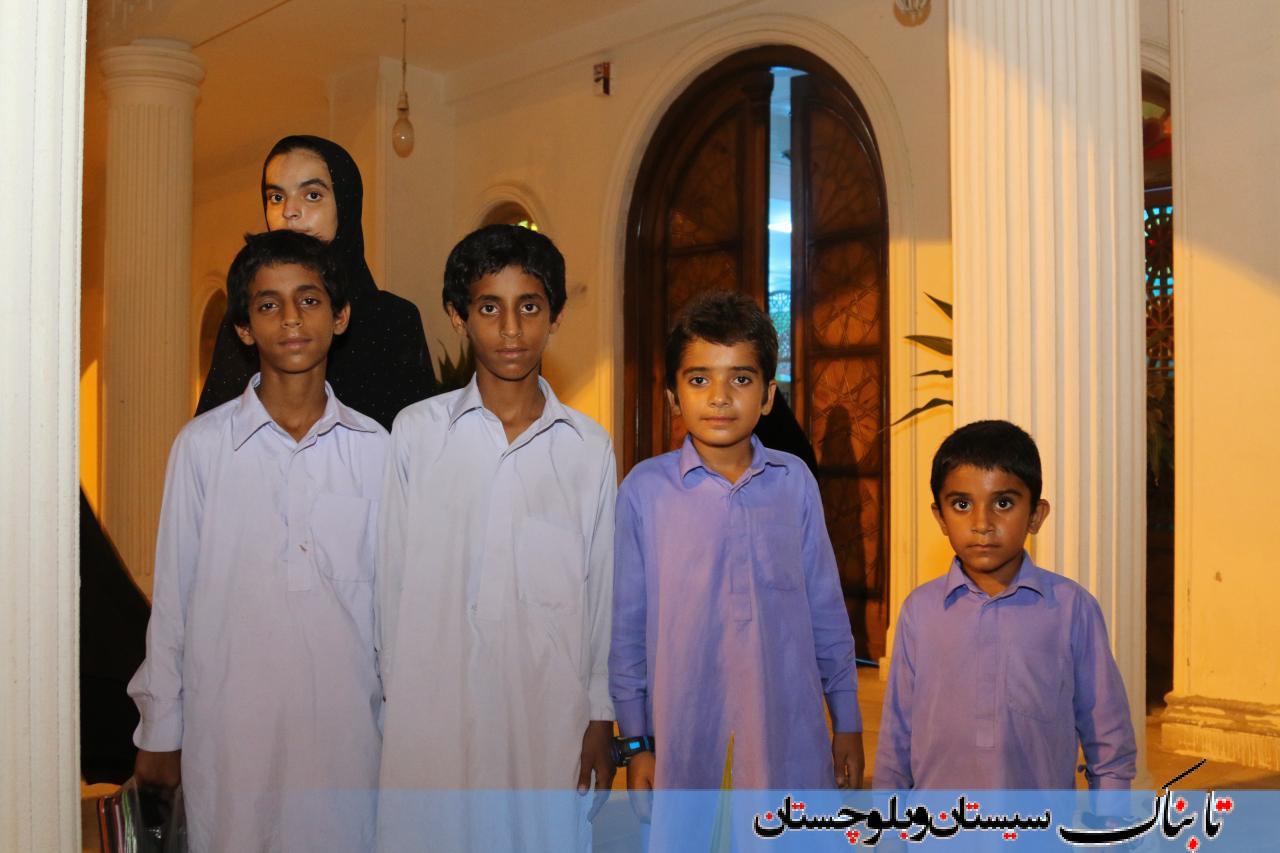 مددجویان کمیته امداد چابهار در کنار مدیران شهری/ سفره ای به رنگ وحدت و همدلی+ گزارش تصویری