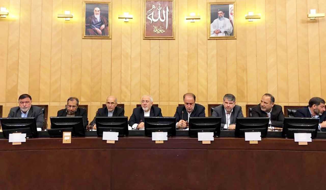 وضعیت اقتصادی کشور و اقدامات نماینگان استان / عدل هاشمی از ظریف توضیح خواست / امضای تاجگردون پای نامه تهدید رئیس جمهور! وضعیت اقتصادی کشور و اقدامات نماینگان استان / عدل هاشمی از ظریف توضیح خواست / امضای تاجگردون پای نامه تهدید رئیس جمهور!