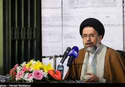 مسئولان باید با خدمت بیمنت برای گرهگشایی مشکلات مردم تلاش کنند