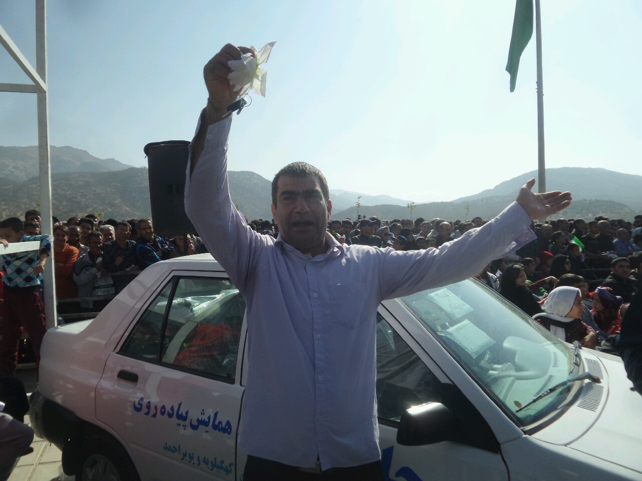 استاندار و معاونین نبودند ! معلول خوش شانس بود + تصاویر استاندار و معاونین نبودند ! معلول خوش شانس بود + تصاویر