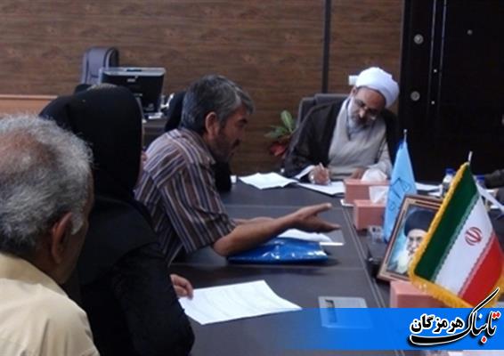 دیدار رئیس کل دادگستری استان هرمزگان با 55 نفر ازمراجعین دستگاه قضایی / تسریع در رسیدگی و اعاده دادرسی در صدر مطالبات مردم دیدار رئیس کل دادگستری استان هرمزگان با 55 نفر ازمراجعین دستگاه قضایی / تسریع در رسیدگی و اعاده دادرسی در صدر مطالبات مردم