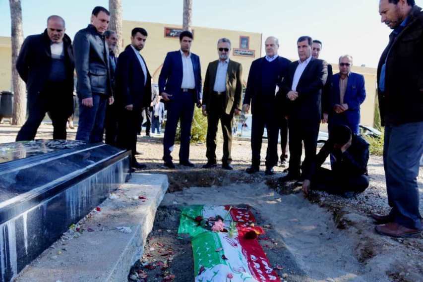 خبر خوش استخدامی معاون رئیس جمهور در یاسوج / اعتراض به یک سهل انگاری زیست محیطی در استانداری و واکنش استاندار + فیلم خبر خوش استخدامی معاون رئیس جمهور در یاسوج / اعتراض به یک سهل انگاری زیست محیطی در استانداری و واکنش استاندار + فیلم