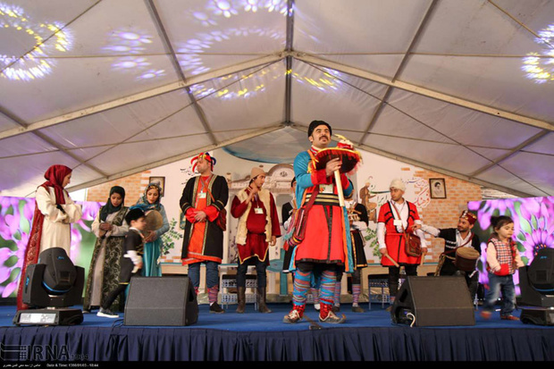 تداوم جشنواره فرهنگ و سنن اقوام ایرانی موثر در رونق تولید ملی تداوم جشنواره فرهنگ و سنن اقوام ایرانی موثر در رونق تولید ملی