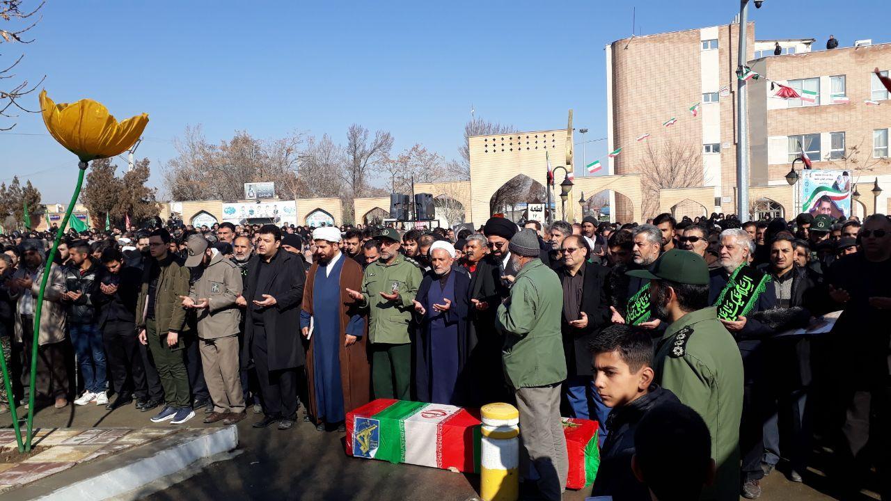 تشییع پیکر مطهر یک جانباز شهید در اراک