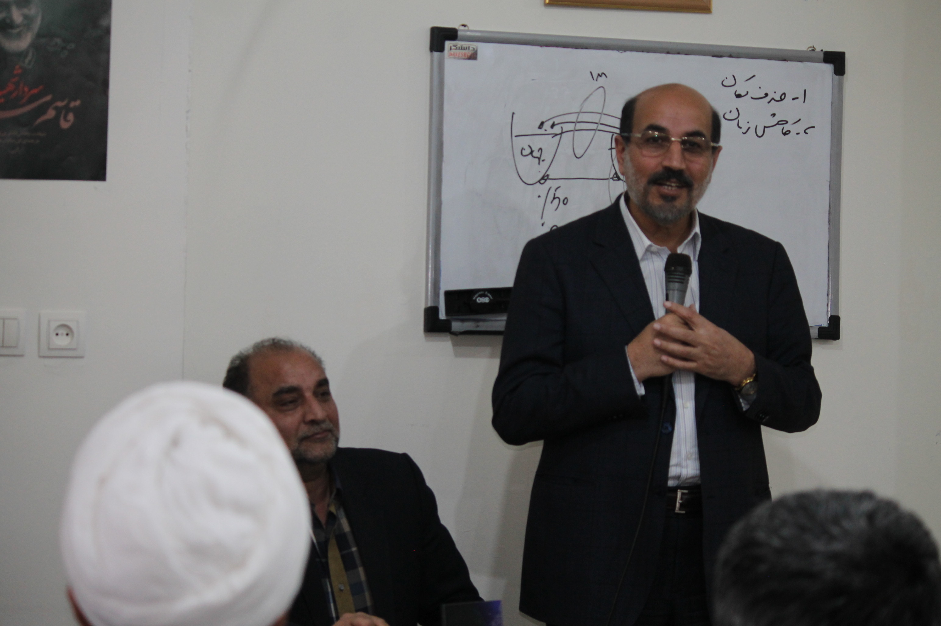 آدم ها فاسد نیستند قانون ضعیف است آدم ها فاسد نیستند قانون ضعیف است