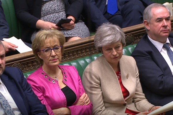 چرا «ترزا می» در مسیر استعفا قرار گرفته است؟ چرا «ترزا می» در مسیر استعفا قرار گرفته است؟