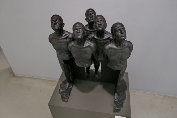 حال مجسمههای ما خوب است اما تو باور نکن! حال مجسمههای ما خوب است اما تو باور نکن!