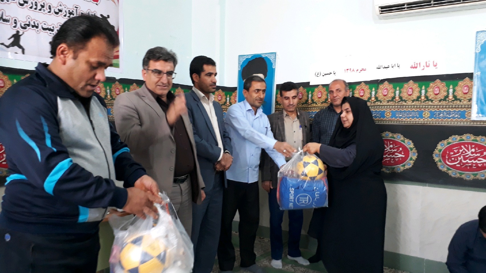 تجهیز ۹۰ مدرسه شهرستان لنده به وسایل ورزشی در آستانه سال نو+تصاویر تجهیز ۹۰ مدرسه شهرستان لنده به وسایل ورزشی در آستانه سال نو+تصاویر