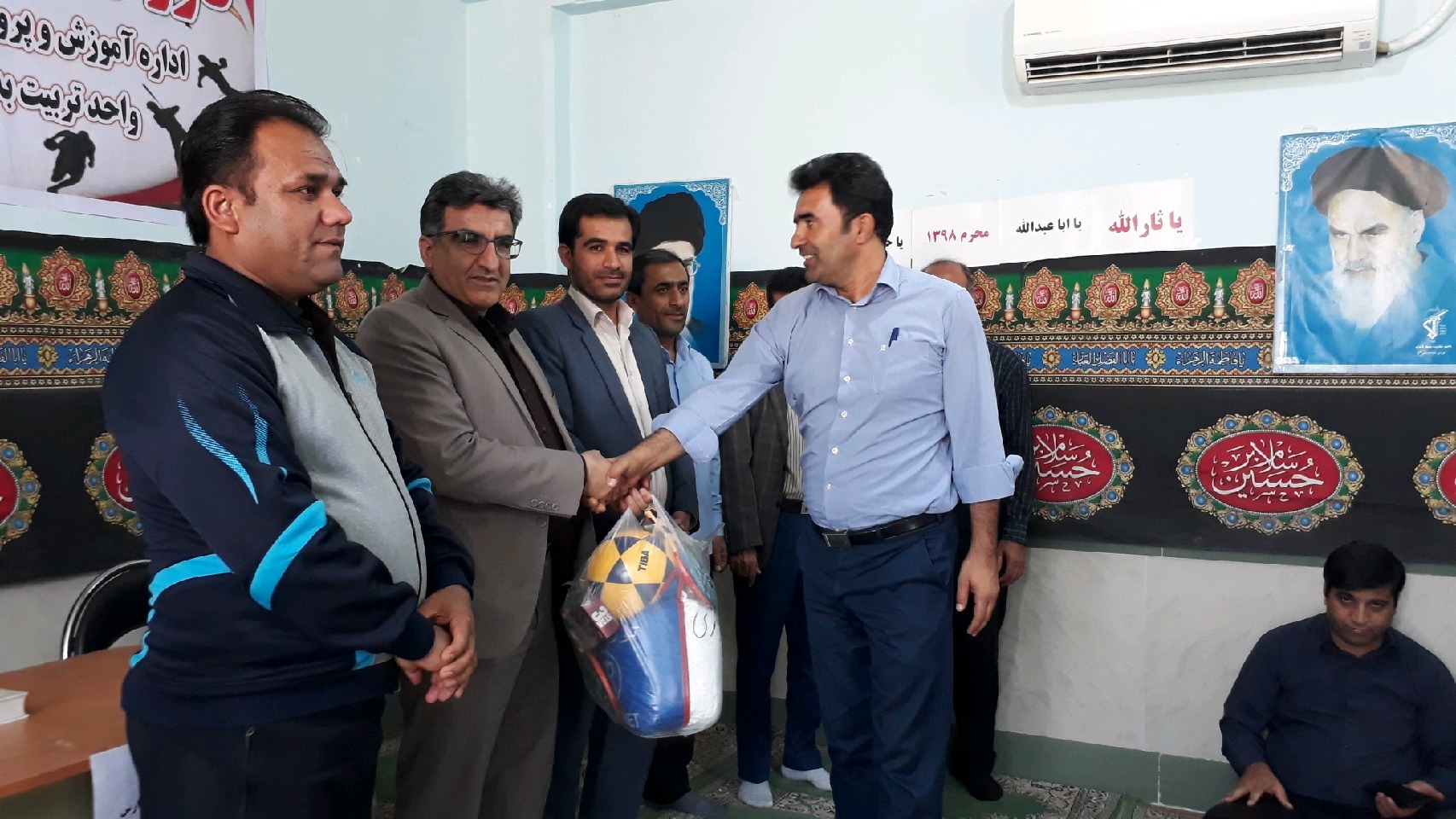 تجهیز ۹۰ مدرسه شهرستان لنده به وسایل ورزشی در آستانه سال نو+تصاویر تجهیز ۹۰ مدرسه شهرستان لنده به وسایل ورزشی در آستانه سال نو+تصاویر