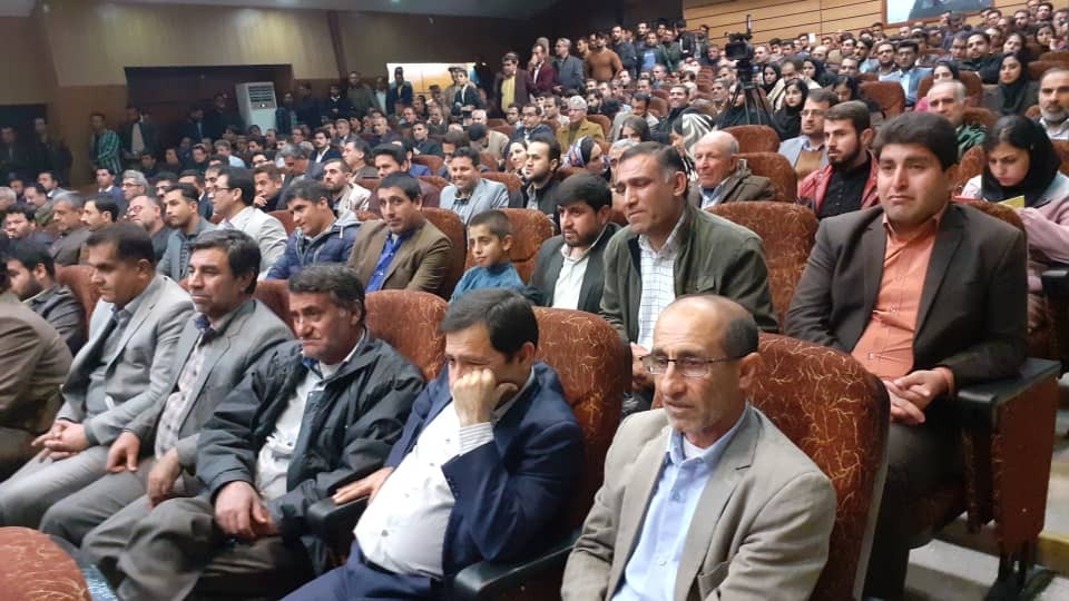 چه کرده اید که مردم به دسته بیل رای می دهند اما به شما نه! / سهم بی عرضگی روحانی در برون رفت کشور از شرایط فعلی تعیین کننده است چه کرده اید که مردم به دسته بیل رای می دهند اما به شما نه! / سهم بی عرضگی روحانی در برون رفت کشور از شرایط فعلی تعیین کننده است