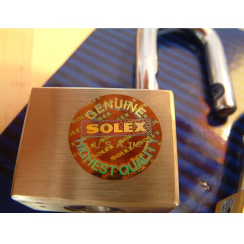 هولوگرام چیست و چه کاربرد هایی دارد؟ هولوگرام چیست و چه کاربرد هایی دارد؟