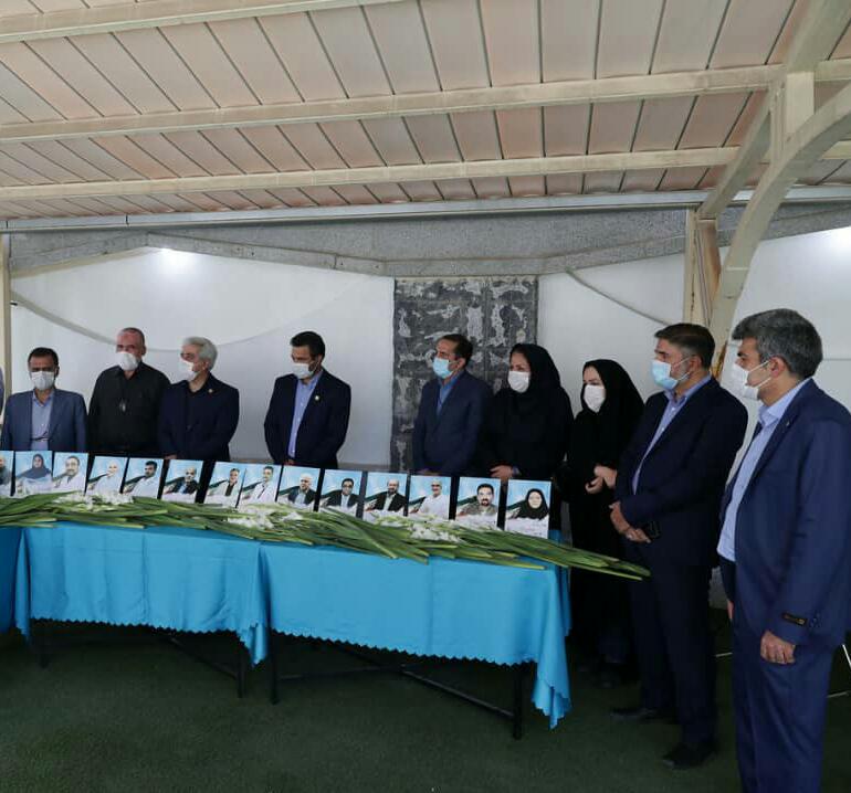 جمعی از پرستاران مشهدی از تلاشها و زحمات مدافعان سلامت به ویژه پزشکان قدردانی کردند