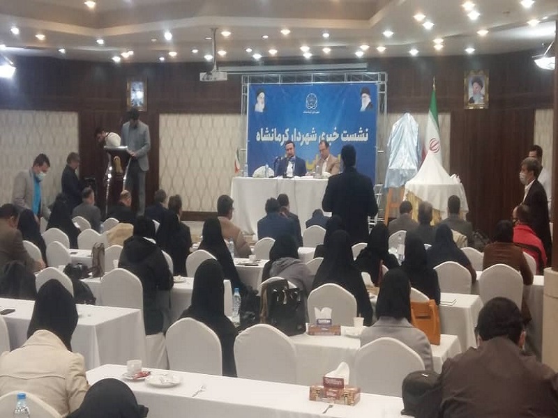 قطار شهری زخمی بر چهره شهر کرمانشاه/جشن بزرگ آیین‌های نوروزی در کرمانشاه برگزار می شود