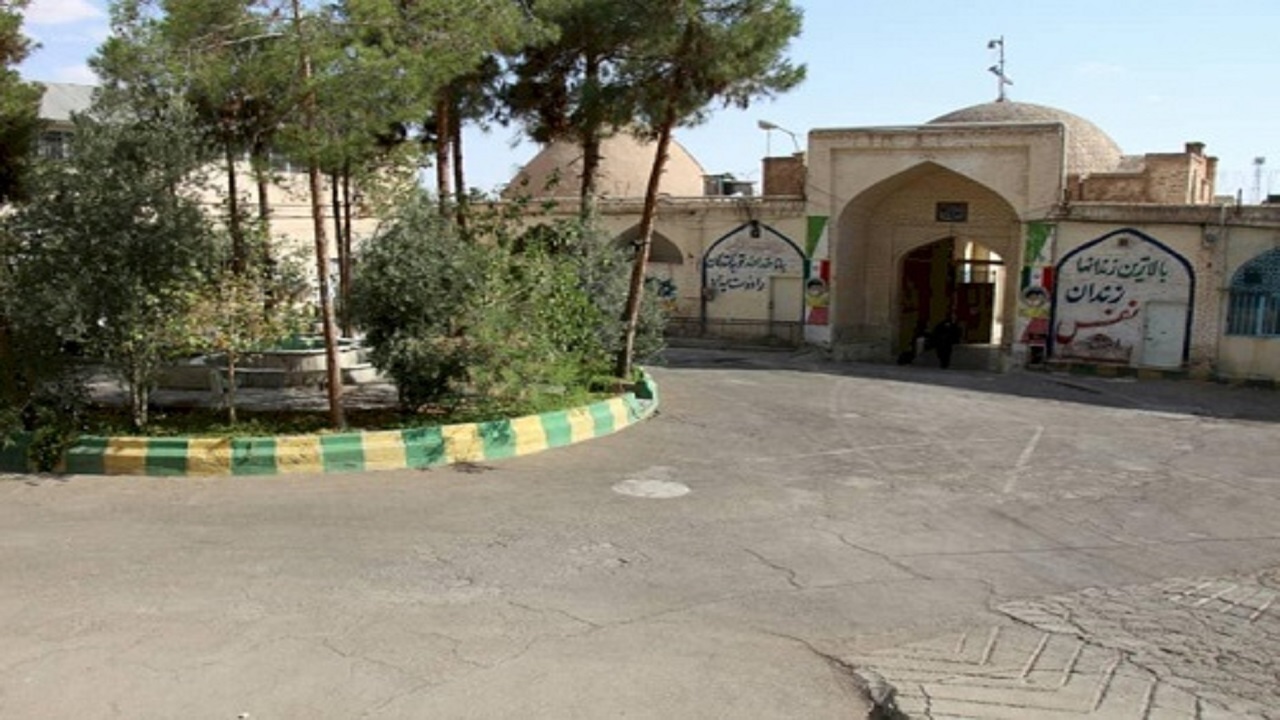 دستور تخریب دیوار مزاحم کاروانسرای تاریخی شهر سمنان صادر شد دستور تخریب دیوار مزاحم کاروانسرای تاریخی شهر سمنان صادر شد