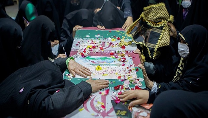 شهیده «فاطمه اسدی» با وجود شکنجههای فراوان دست از آرمانهای انقلاب نکشید شهیده «فاطمه اسدی» با وجود شکنجههای فراوان دست از آرمانهای انقلاب نکشید