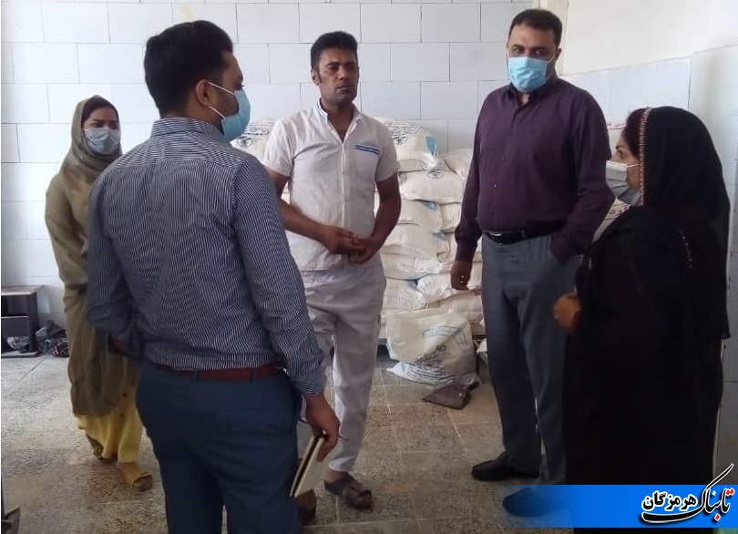 رصد نحوه خدمات رسانی واحدهای صنفی و عرضه کالای اساسی در مناطق زلزله زده توسط رئیس صمت استان هرمزگان