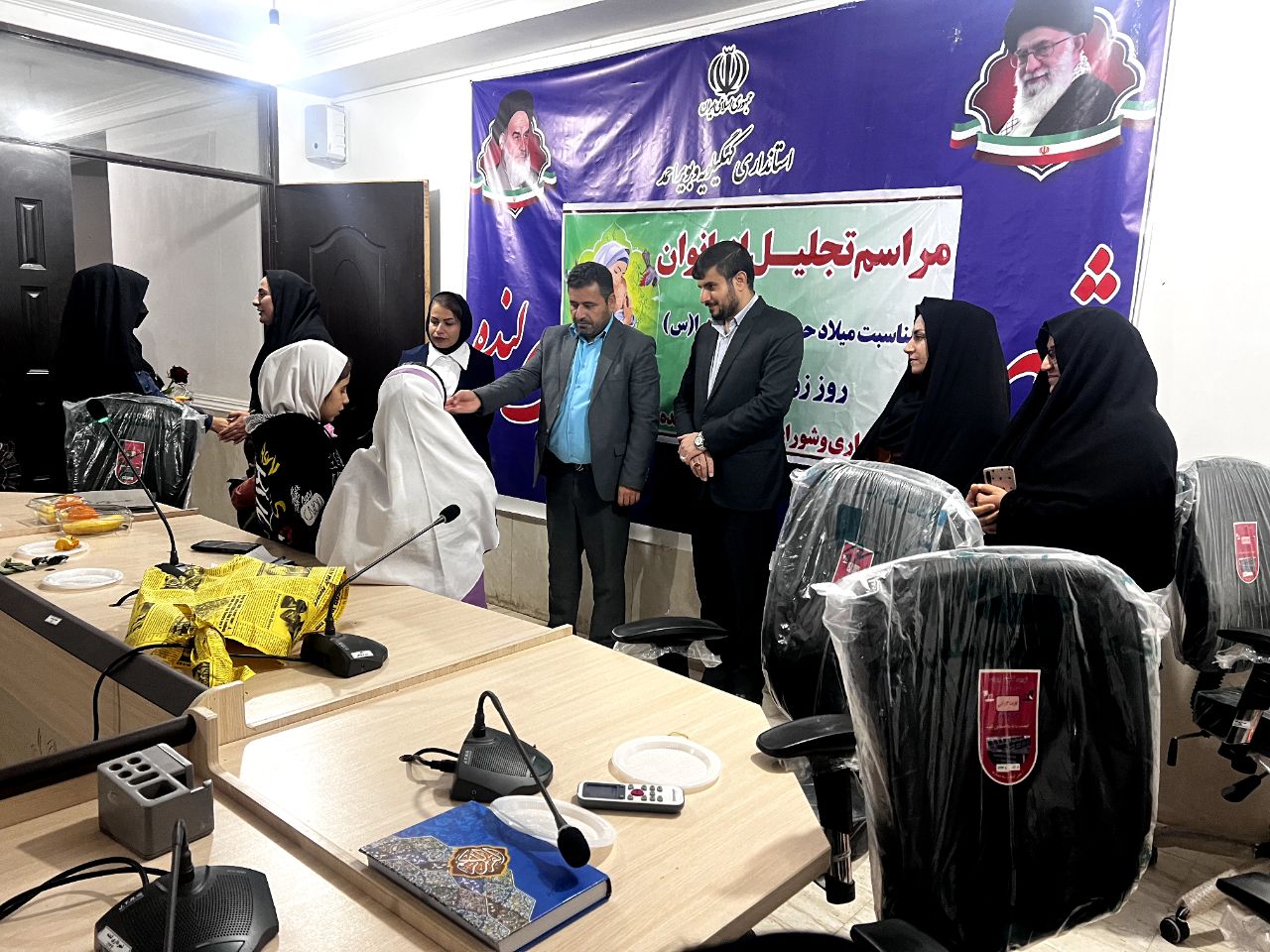 تجلیل از مادران شهدا و بانوان فعال تشکل های فرهنگی/ پارک بانوان در لنده ساماندهی میشود+تصاویر تجلیل از مادران شهدا و بانوان فعال تشکل های فرهنگی/ پارک بانوان در لنده ساماندهی میشود+تصاویر