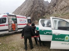 مردم موگرمون لنده در زمستان بدین شکل بیماران خود را به مراکز درمانی می‌رسانند+فیلم