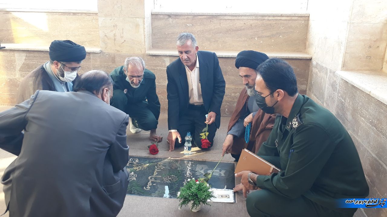 ادای احترام و دیدار با خانواده شهیدان فرهنگی در چهارمین روز از بزرگداشت مقام معلم+تصاویر ادای احترام و دیدار با خانواده شهیدان فرهنگی در چهارمین روز از بزرگداشت مقام معلم+تصاویر