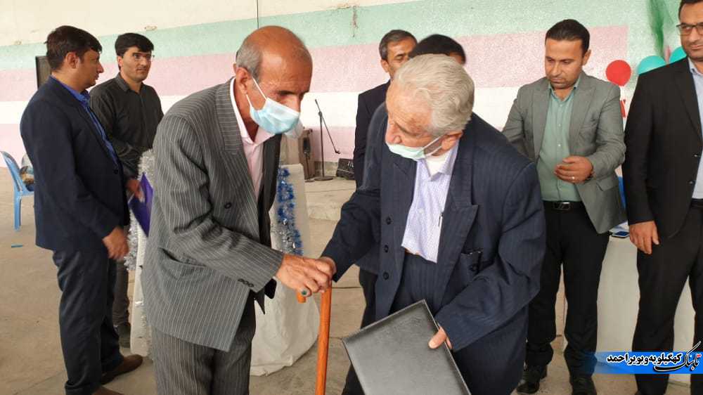 تجلیل از پیشکسوتان فرهنگی لنده در جشن روز معلم+تصویر