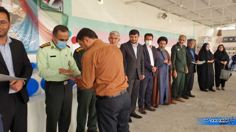 تجلیل از جایگاه رفیع معلمان جهادگر لنده+تصاویر تجلیل از جایگاه رفیع معلمان جهادگر لنده+تصاویر