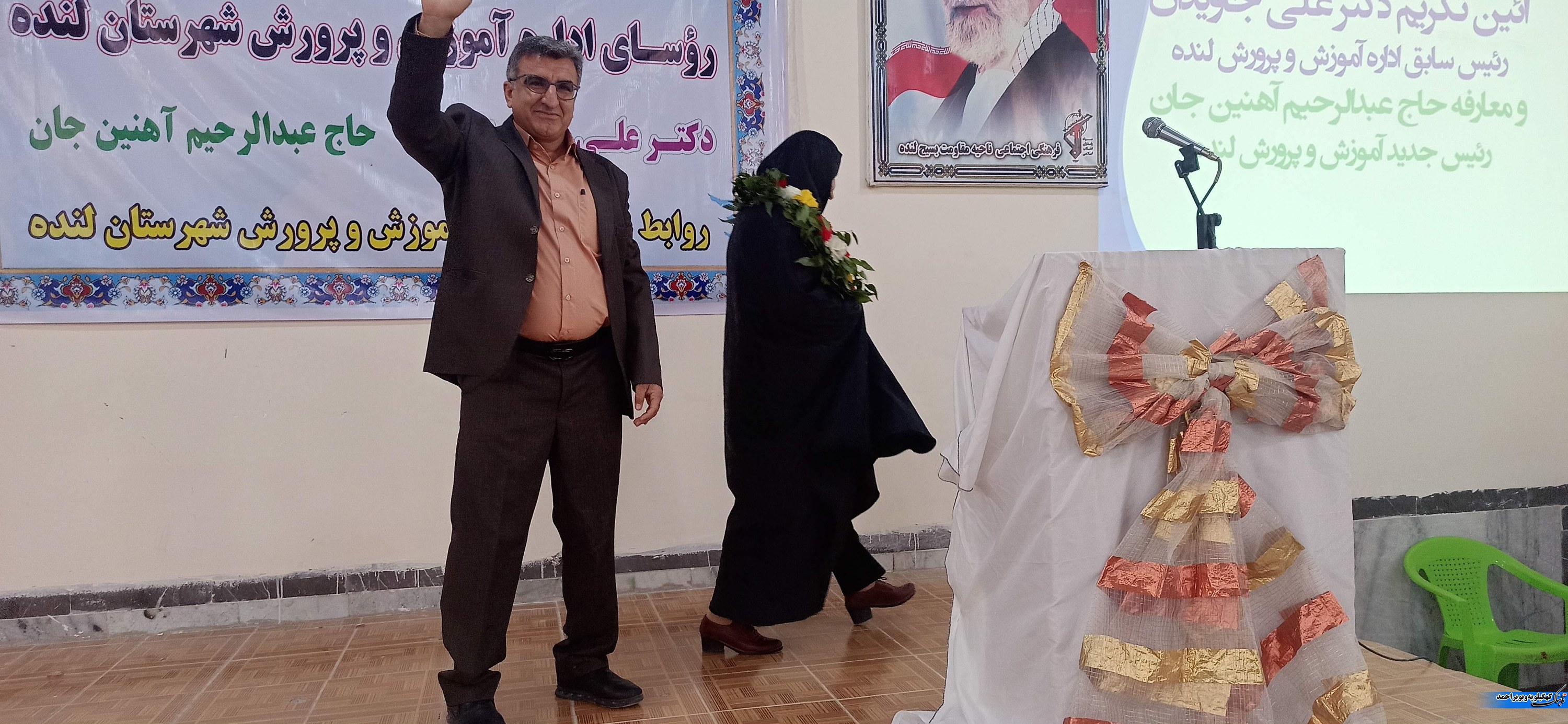 در تکریم و ثنای معلمی که همیشه معلم بود، هست و خواهد بود در تکریم و ثنای معلمی که همیشه معلم بود، هست و خواهد بود