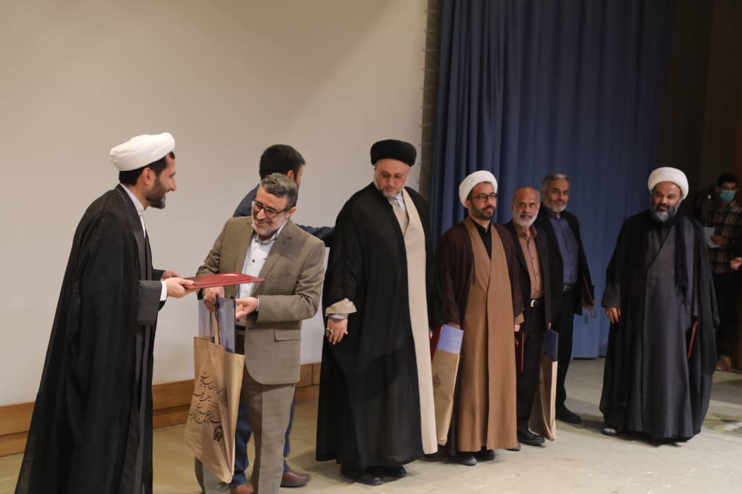 فعالیت بیش از ۵۰ حلقه چهره به چهره در سطح استان/ از مدیر مسئول تابناک خراسان رضوی تقدیر به عمل آمد