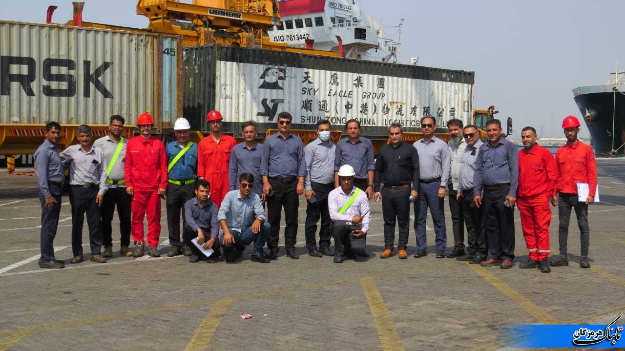 آغاز عملیات تخلیه و بارگیری با کفی های دو قلو ویژه حمل کانتینر برای اولین بار در بندر شهید رجایی